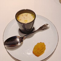 レストラン リューズ - 玉蜀黍ポタージュ、グリーンオリーブマドレーヌ