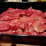 和牛炭火焼肉 よつば亭 - ロースが主体だと思う