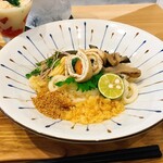 うどんdining KONA×MIZU×SHIO - 山芋とろろと水茄子ときのこの含め煮ぶっかけうどん冷