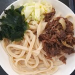 手打ちうどん ろくでなし - 肉つけうどん＋サービスのワカメ680円