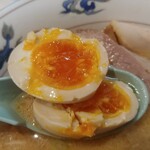 らーめん もんつきかかか - 味付玉子はこんな具合