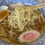 手打ちラーメン 清仁軒 - 麺が美味しいスープを纏い、啜ると鼻腔から抜ける香りは素晴らしい。