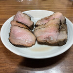 Yo-shoku OKADA - OX豚ロース炭火焼き 1300円
      六白黒豚モモ炭火焼き 1180円