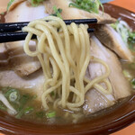 Ichiraku Ramen - 麺は中細ストレート系