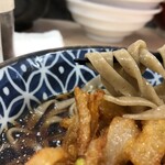 そばうどん 立ち喰い雑賀屋 - 極太平打ち麺