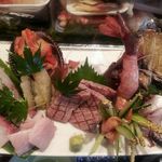 亀喜寿司 - 刺し盛 (ブドウエビ･鮑アワビ･ニシン･ユリアゲの赤貝＆ヒモキュウ･中トロ炙り･松皮カレイ縁側･めぬけ･子持ち昆布)