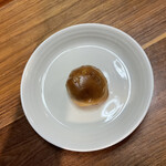 お菓子のひろせ - 里芋ころ煮万頭 180円