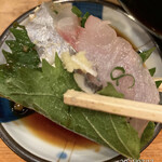 大黒鮨 - アジ切り身に紫蘇を巻いて頂き（＾ω＾）