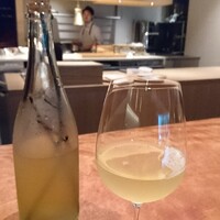 KOKE - 緑茶ベースのオリジナルスコビー。瓶の中にくろもじが入ってます。