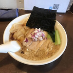 麺処 宥乃 - 煮干し 黒 背脂 ワンタントッピング