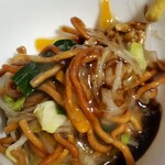 大養軒 - かたやきそばは辛子とウスターソースでアレンジ