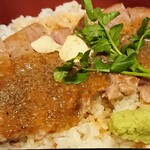 Taishuu Steak Nikuno Suke - サーロインステーキ重のお肉をアップw