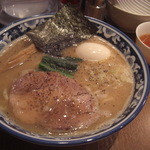 ラーメン雷鳥 - ２号ラーメン（濃厚系)と味玉