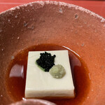 竹葉亭 - 胡麻豆腐の上にはキャビア。塩味が胡麻豆腐にあう。