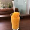 アース カフェ - マンゴー・パイン・オレンジのスムージー