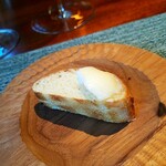 蒼 - パンもリニューアルされて美味しい。１本欲しい。バターは上品でスッと溶ける。