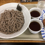 てっちゃん - ざるそば中とコロッケ
そば山盛りです