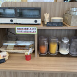 エービーホテル - パン、ドリンクコーナー