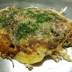 広島風お好み焼 大福 - 肉玉そば(税込600円)
            ・蒸し中太麺
            ・お好みソース:オタフクソース
            ・焼き方:重しで押し潰す
            ・焼き上がりの形:不整形で雑な焼き上がり
            ・鉄板で食べるのが原則(お皿不可)
            ・調味料てんこ盛り