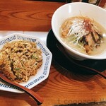 鶏豚骨ラーメン 麺屋かがり - 