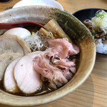 焼きあご塩らー麺 たかはし 歌舞伎町店 - 全量