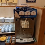 Dontei - 惣菜バーにはソフトクリームもありますよ…