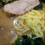 横浜家系らーめん 武術家 - 麺