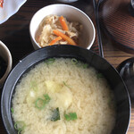 レストイン　デカンショ - 小鉢と味噌汁