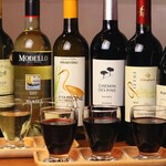 TORATTORIA COLLINA PICCOLA - いろいろなワインを少しずつ楽しみたい方には赤ワイン3種、白ワイン３種の飲みくらべメニューをご用意しています。
