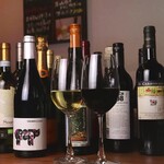 TORATTORIA COLLINA PICCOLA - ソムリエが厳選した多種多様なワインをご用意しています。