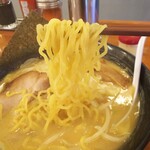 北海道ラーメン おやじ - 「おやじ麺（みそ味）」麺アップ