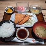 鮮魚釜飯 ヒカリ屋 - アジフライとお刺身小鉢定食