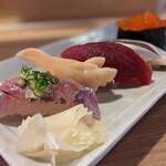 魚忠 - 握り（鯵、アオヤギ、コハダ、塩イクラ）