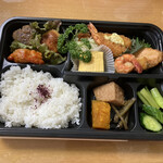 Uinzu - 日替わり弁当1000円。いろんなおかずが色々入っています。