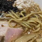 ぐりとんぼ - 燕三条らーめん（850円）の麺アップ