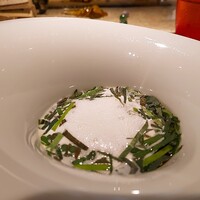 ラトリエ ドゥ ジョエル・ロブション - ⚫【スープ】「フォアグラのラヴィオリを浮かべた ハーブ入りブイヨンスープ」