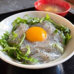 実家カフェ山田 - 生しらす丼 880円