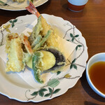 神通町　田村 - 添付盛り合わせ　赤鯛と海老、野菜
