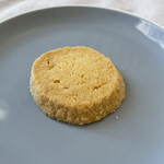 ラトリエヒロワキサカ - やっぱり美味しい。サクサクのクッキー！バターと塩！ココナッツがふんわり！好き！後味がくどくて好き。