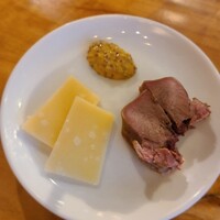 カルネジーオ イースト - 