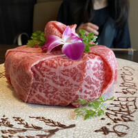 焼肉うしごろ 銀座並木通り店 - 黒毛和牛のアニバーサリーケーキ