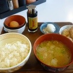 すき家 - 唐揚げ朝食トン汁つき