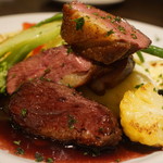 クロッキオ - 鴨ムネのロースト、カシスとベリーのソース