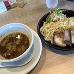 らーめん、肉丼ぶり 吉成鶏白湯 鶏神 - 