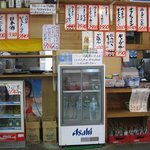 らあめん 彩龍 - 店内のメニューと冷蔵庫