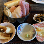 大漁丸 - 料理写真:海鮮丼！