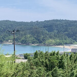 大漁丸 - 庭からの浜ビュー