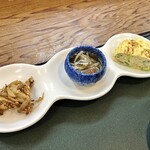 山海料理仁志乃 - 生しらす丼1100円