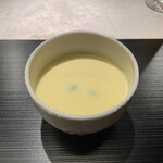 蓮心 - 1.玉蜀黍と杏仁の茶碗蒸し 玉蜀黍の芯スープ
            とうもろこしを存分に味わえる。まるでデザートのような甘み。