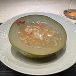 蓮心 - 6.花咲蟹と深鰭入り冬瓜スープ 金華ハム添え
      とってもやさしいお味。皆さん口を揃えて「やさしい、、、」といっておりました。